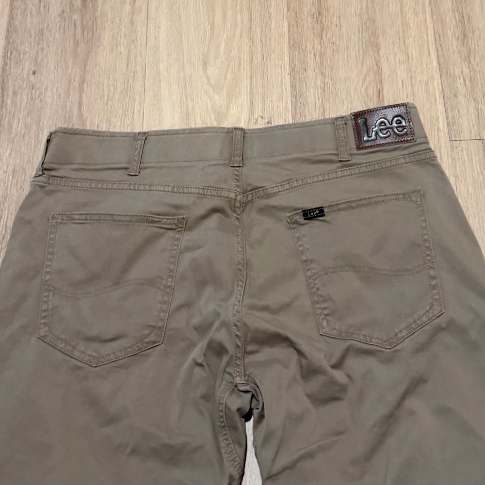 Lee Men’s Extreme Motion Straight Fit Tapered Leg Tan Pants size 36x34 NWT - Picture 5 of 6
